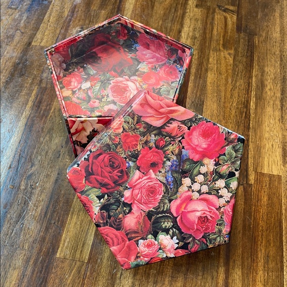 Vintage 3 Tier Roses Box - Picture 2 of 8